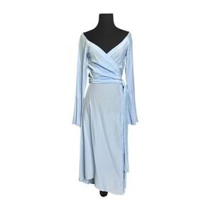 Skylar + Madison light blue wrap midi dress size small